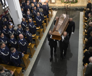 Tłumy pożegnały 23-letniego policjanta. Kacper zginął w tragicznym wypadku w Piasecznie