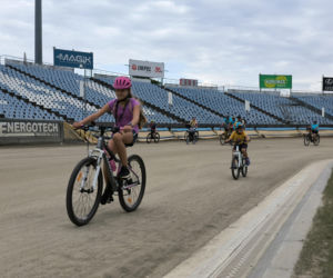 Rowerowa Stolica Polski - kręcili kilometry na stadionie w Lesznie