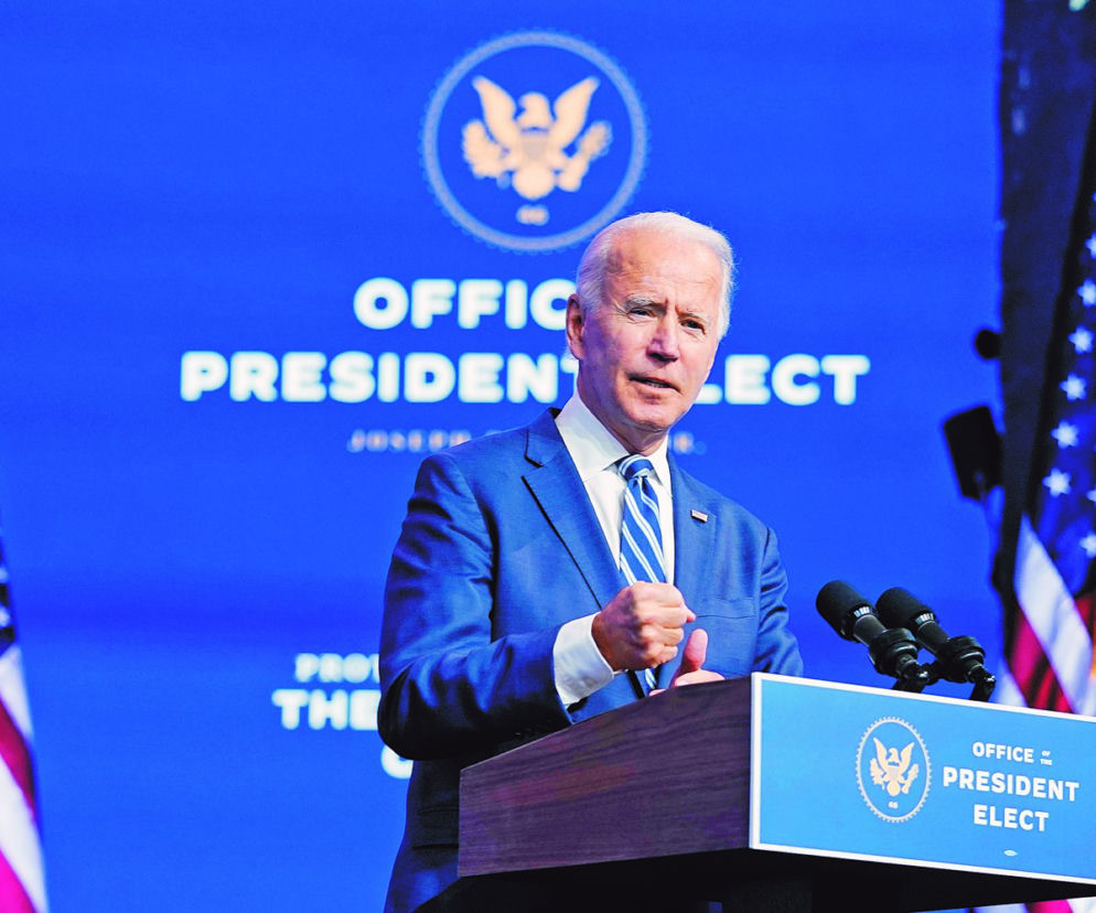 Biden zbiera ludzi. Trump pieniądze na walkę    