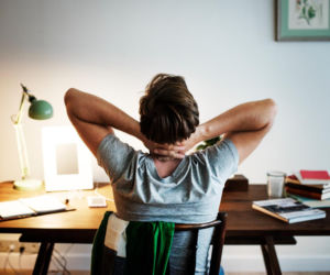 Mięśnie sztywnieją już po 24 godzinach. Prosty nawyk, który ratuje kręgosłup i cofa skutki siedzenia