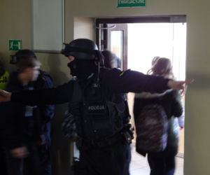 Terrorysta w szkole w Jarocinie. Na szczęście to tylko ćwiczenia