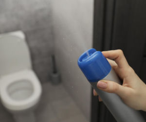 Zamykasz klapę sedesu i czujesz się bezpiecznie? Badania obalają popularny mit