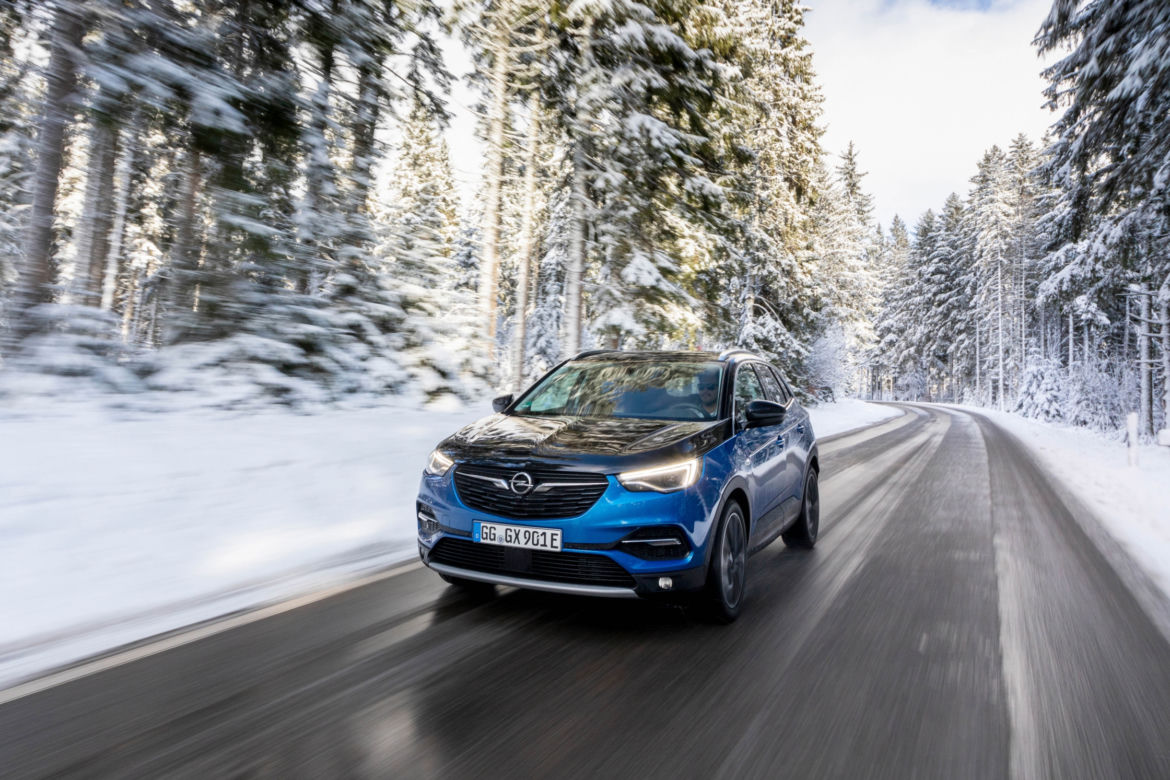 Opel Grandland X Hybrid4 1.6 Turbo A8 300 KM AWD