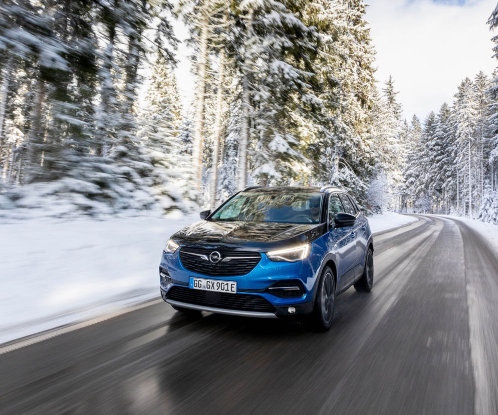 Opel Grandland X Hybrid4 1.6 Turbo A8 300 KM AWD