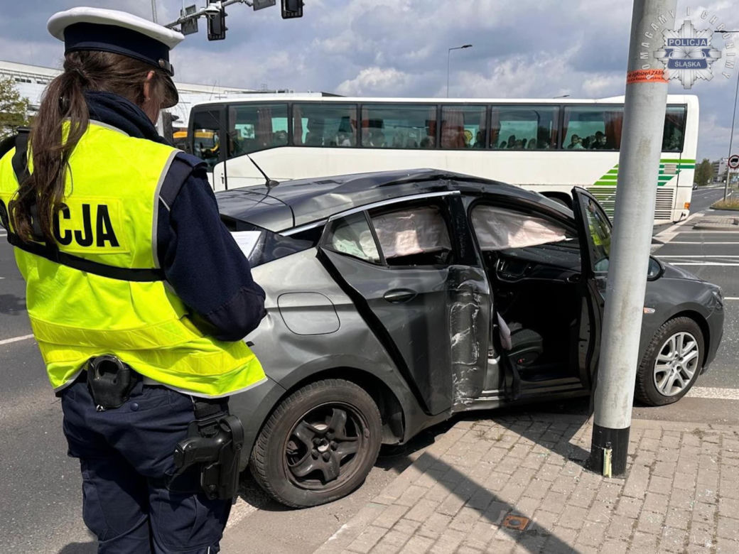 Katowice. Zderzenia ambulansu z osobówką
