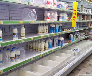 Puste półki w rosyjskich supermarketach