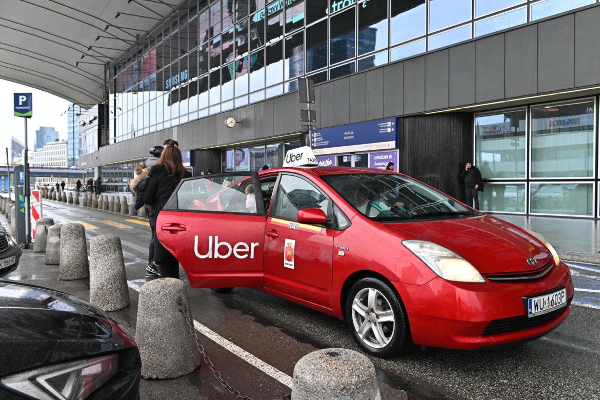  Uber przejmuje dworzec Centralny? Co dalej z tradycyjnymi taksówkami? 