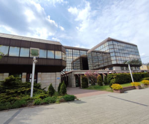Oryginalny biurowiec w centrum Kielc w remoncie