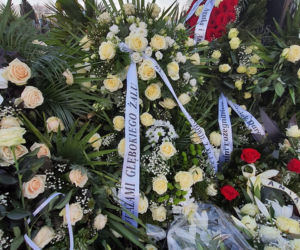 Pogrzeb ofiar wypadku pod Tarczynem. Anielka i Jaś spoczną z mamusią w jednym grobie