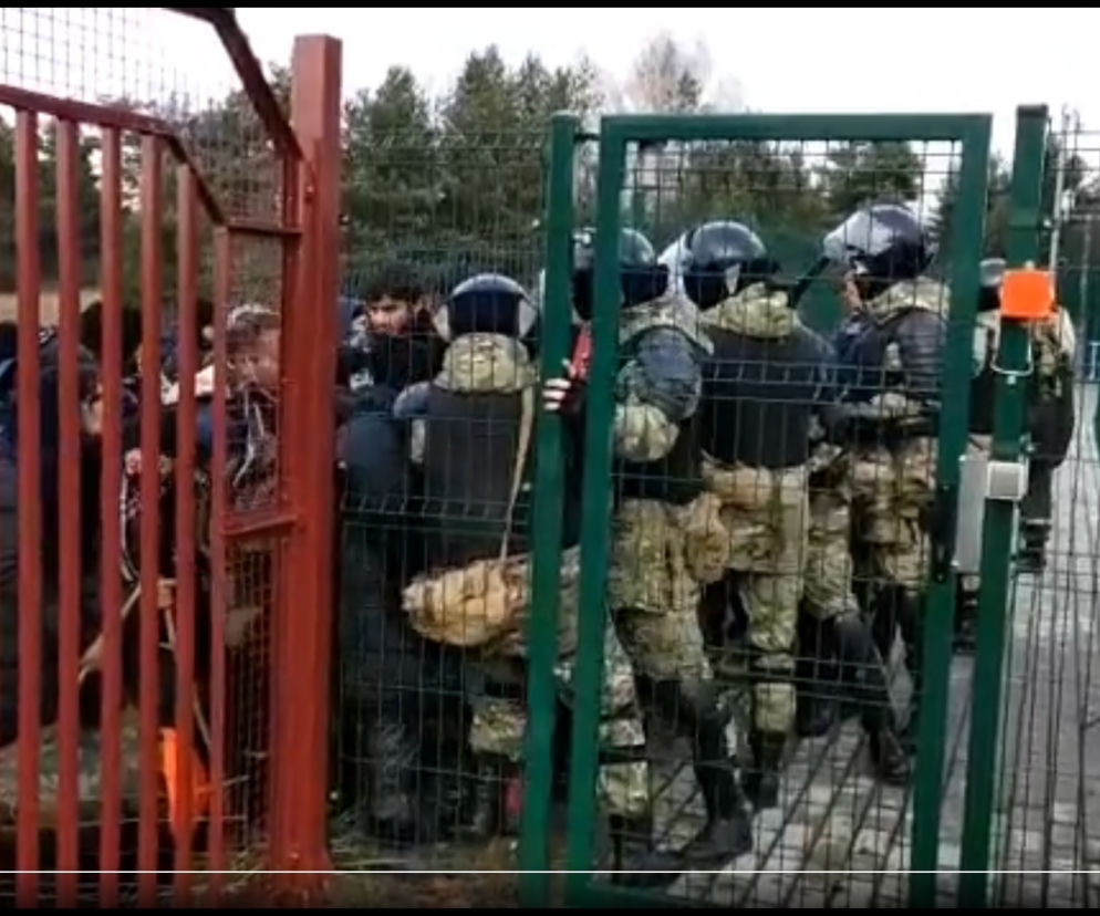 Atak migrantów w Kuźnicy