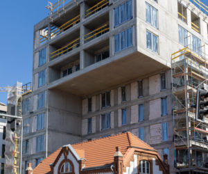 Blok z dziurą na dom. Oto najbardziej kontrowersyjna budowa w Polsce? Kapitanat Garbary w Poznaniu