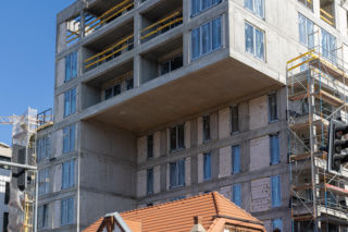 Blok z dziurą na dom. Oto najbardziej kontrowersyjna budowa w Polsce? Kapitanat Garbary w Poznaniu