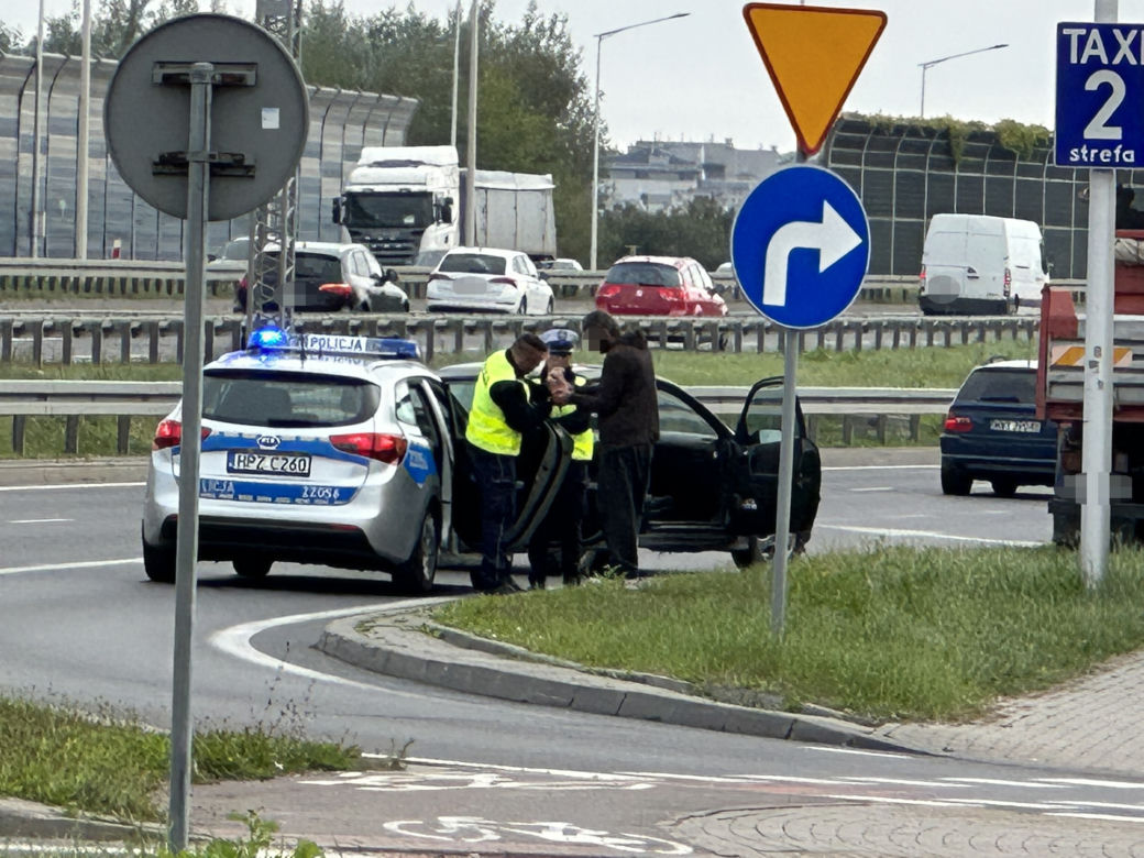 Pijany Gruzin jechał zygzakiem przez S8. Zatrzymali go inni kierowcy, doszło do szarpaniny