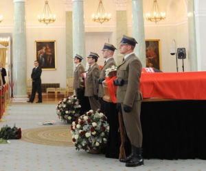 Trumny Lecha i Marii Kaczyńskich w Pałacu Prezydenckim 