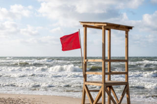Sinice Kołobrzeg. Czy w Kołobrzegu można się kąpać 27.07? Flaga, warunki pogodowe