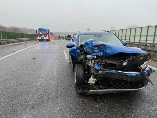 Koszmar na S8: Karambol z udziałem 9 aut. Ranni, w tym dzieci