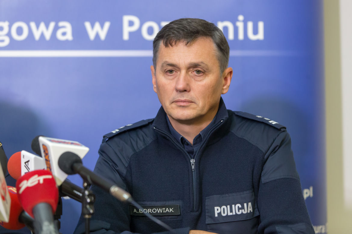 Hoss ośmiesza państwo