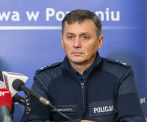 Hoss ośmiesza państwo