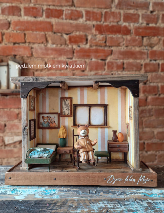 "Pędzlem, młotkiem, kwiatkiem" - bajkowe dzieła Kasi