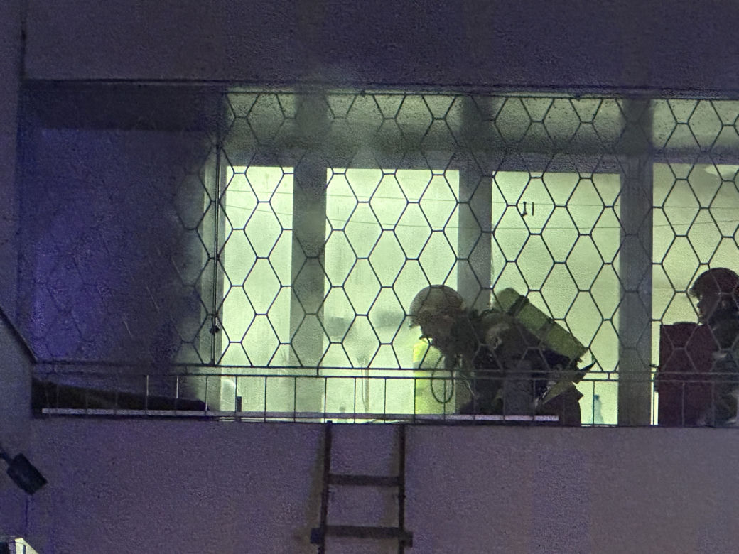 Spalone zwłoki mężczyzny na balkonie. Tragiczny pożar na Bródnie