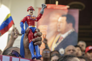 Wenezuela oskarża USA o śmierć 100 osób. Maduro i jego żona mieli zostać ranni podczas akcji