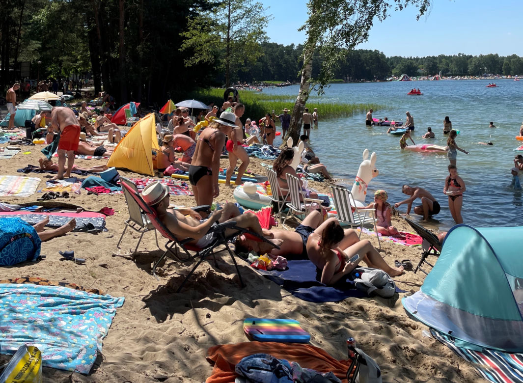 Wszyscy pojechali nad wodę! Tak wyglądała niedziela nad jeziorem Białka [ZDJĘCIA]