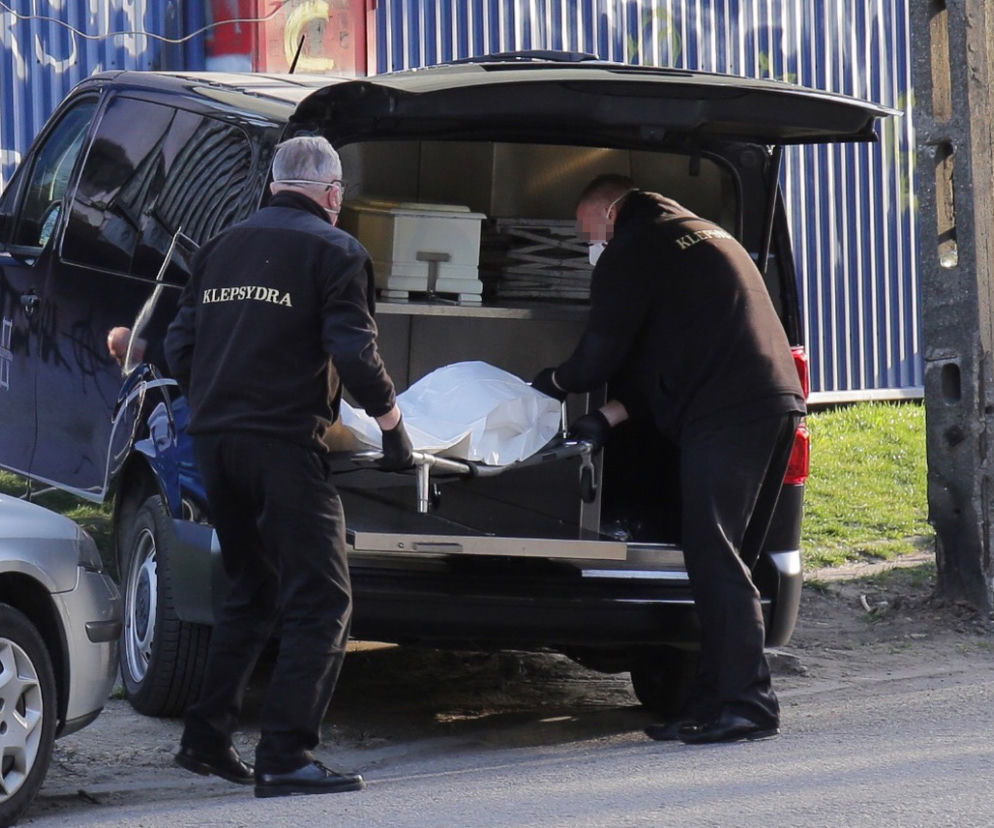 Łódź: Półtoraroczna dziewczynka wypadła z okna wieżowca. Ojciec był wtedy w kuchni