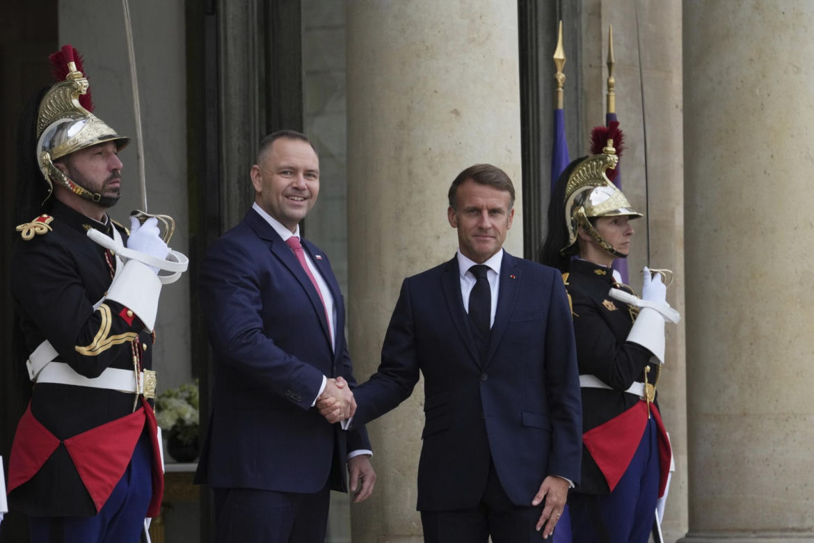 Nawrocki spotkał się z Macronem