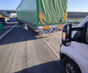 Groźny manewr kobiety. Jechała z córką i małymi wnukami