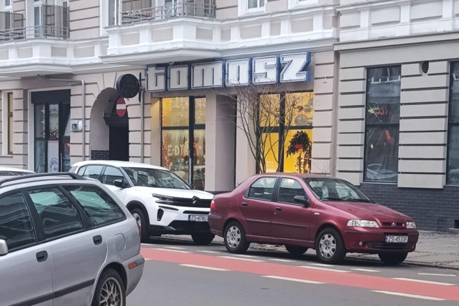 Neon "Tomasz" na ul. Rayskiego odzyskał dawny blask