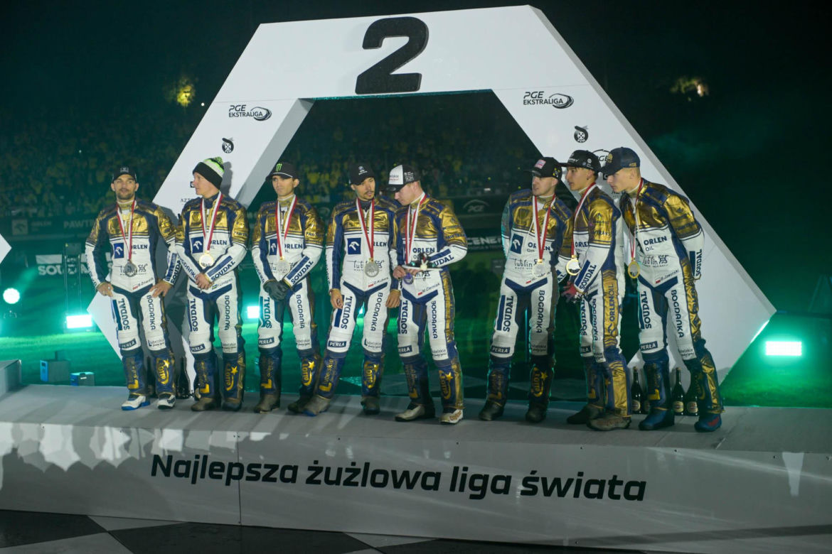 Ceremonia wręczenia trofeum po finale PGE Ekstraligi. Tak cieszył się PRES Toruń!