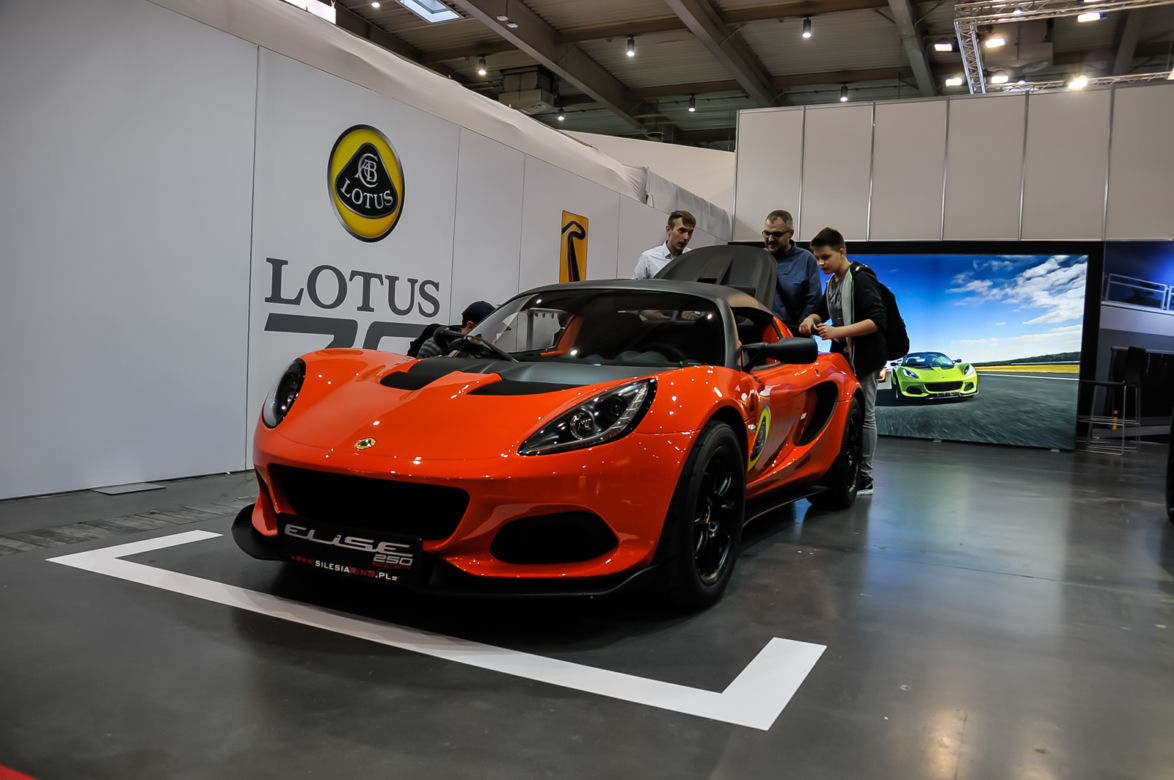 Klasyki i tuning – nietypowe auta na Poznań Motor Show