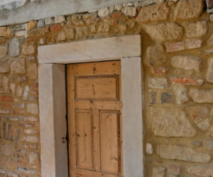 Przysłupowy dom w Twardocicach w czasie remontu