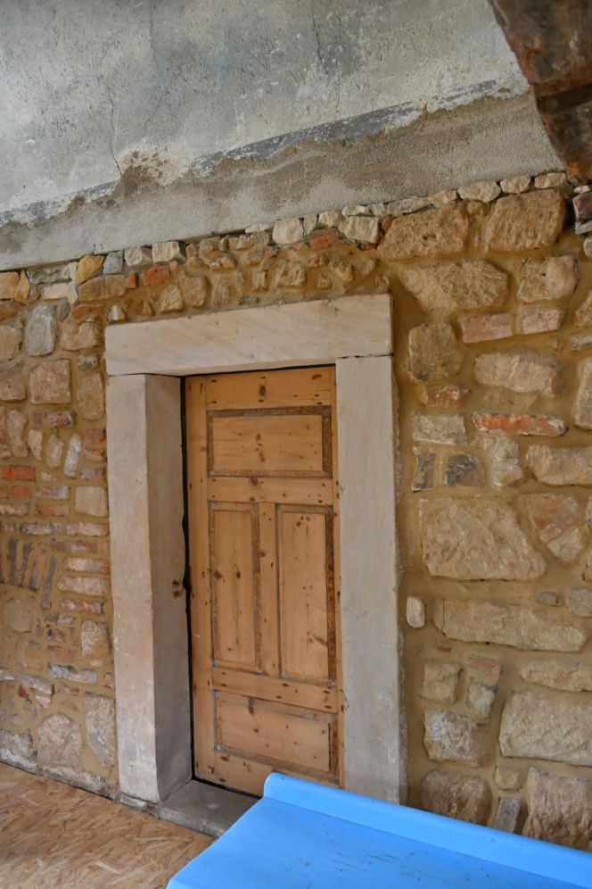 Przysłupowy dom w Twardocicach w czasie remontu