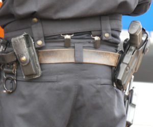 Ile zarabiają POLICJANCI? Znamy stawki! W grę wchodzą WIELKIE pieniądze! [LISTA]