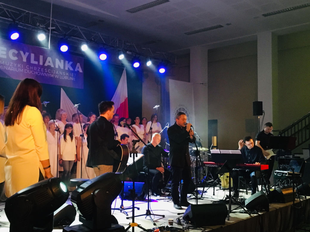 Koncert muzyki chrześcijańskiej przyciągnął tłumy! Zobacz zdjęcia z Cecylianki