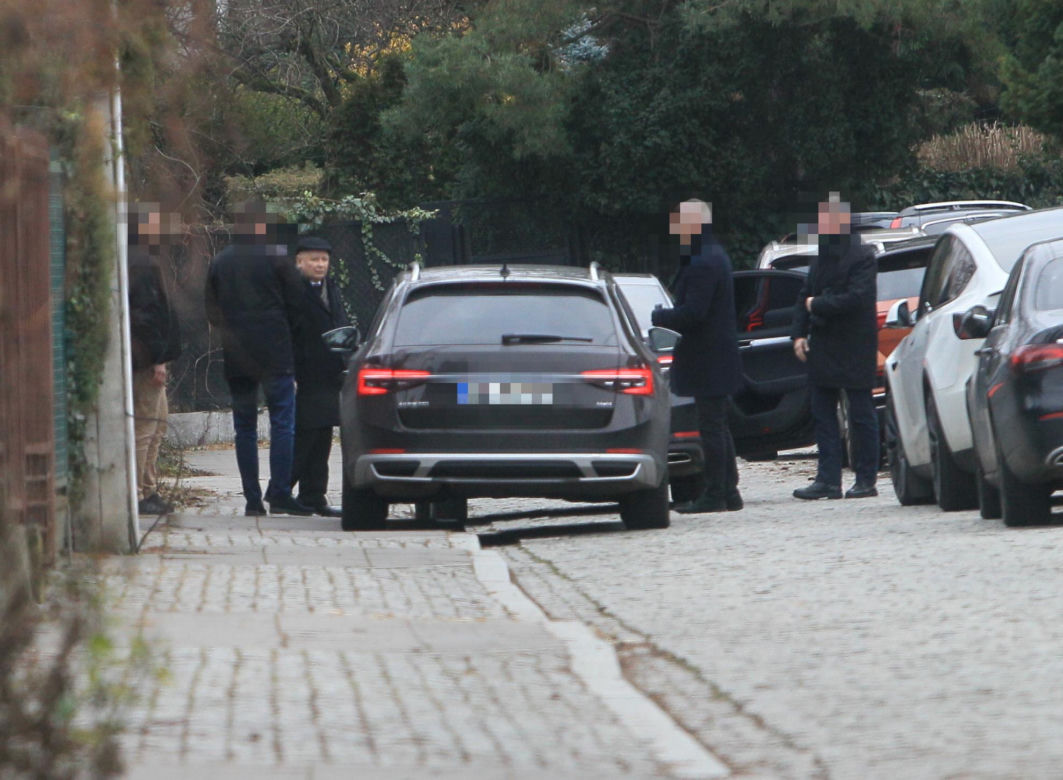 Kaczyński pojechał w święta na cmentarz