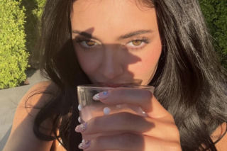 To najmodniejszy manicure tej wiosny. Kylie Jenner już go nosi