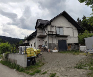 Pacjentki porzuciły konwencjonalną terapię, by „leczyć się” lampami. Szaman z Małopolski nie trafi za kraty