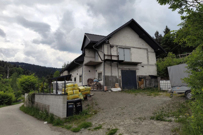 "Pacjentki porzuciły konwencjonalną terapię, by „leczyć się” lampami. Szaman z Małopolski nie trafi za kraty"