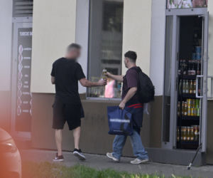 Daniel Martyniuk ładnie się bawi w Warszawie. Mamy fotki