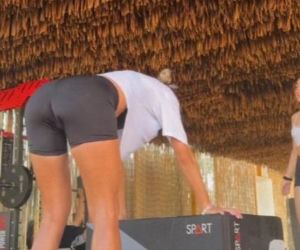 Ewa Chodakowska pręży się na wakacjach