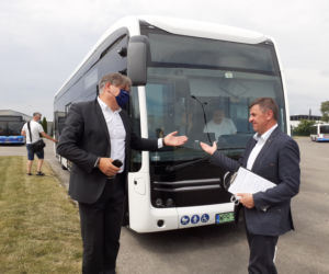 Autobus elektryczny testowany na ulicach Siedlec wyróżnia się swoim wyglądem
