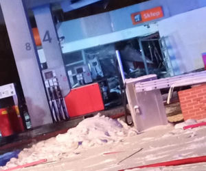 PILNA akcja ratowników w Sosnowcu! Na stacji eksplodował gaz. Budynek runął, są ranni