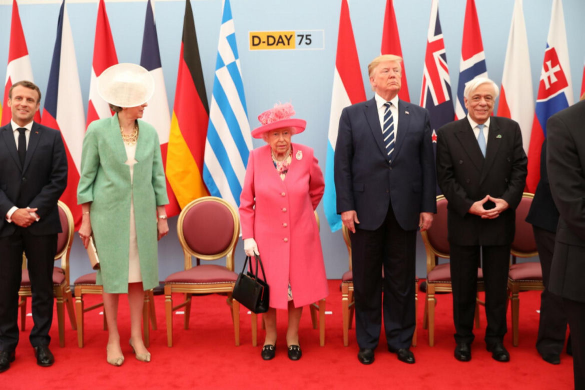 Trump u królowej był królem gaf! Teraz się poprawi?