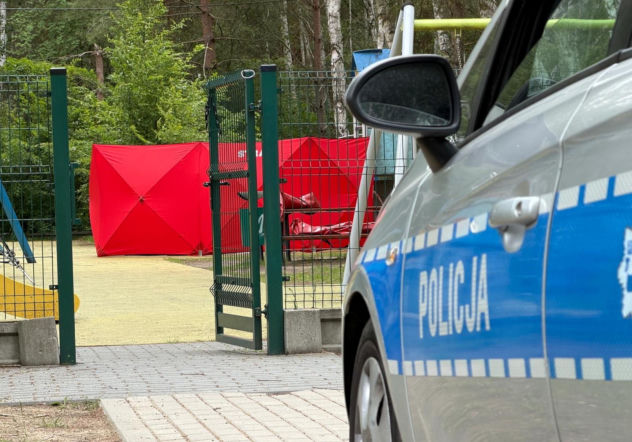 Makabryczne odkrycie na placu zabaw pod Warszawą. Ciało mężczyzny na zjeżdżalni