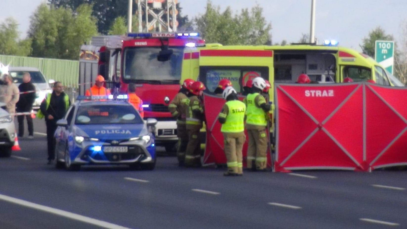 Tragiczny wypadek na S8 pod Wołominem. Motocyklista huknął w bariery, nie żyje
