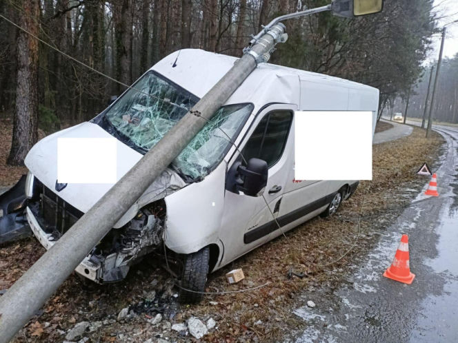 Gołoledź szaleje w Wielkopolsce! Tir wjechał w kwiaciarnię, setki kolizji na drogach