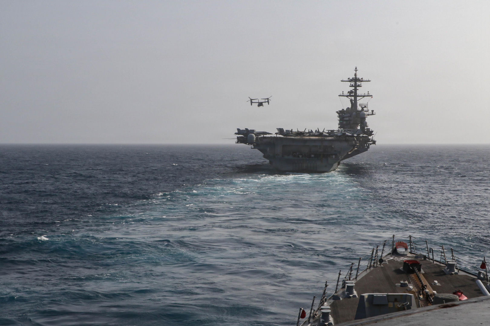 USS "Abraham Lincoln" na Morzu Arabskim. Tyrania dystansu jako granica amerykańskiej projekcji siły