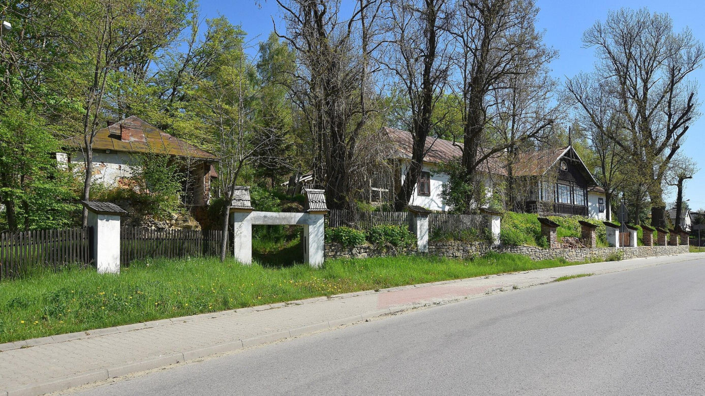 To miejsce w Małopolsce przyciąga turystów jesienią. Jego ozdobą jest unikatowy drewniany dwór